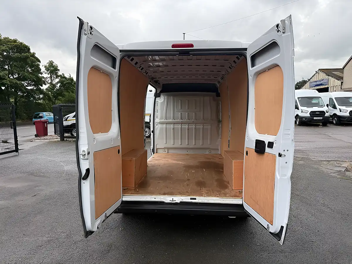 Used 2023 Peugeot Boxer Professional Premium + White - Interior and Exterior details 5