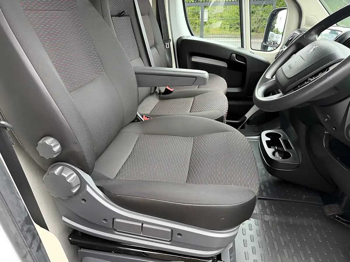 Used 2023 Peugeot Boxer Professional Premium + White - Interior and Exterior details 8