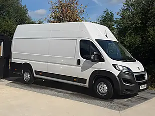 Used 2023 Peugeot Boxer Professional Premium + White - Interior and Exterior details 3
