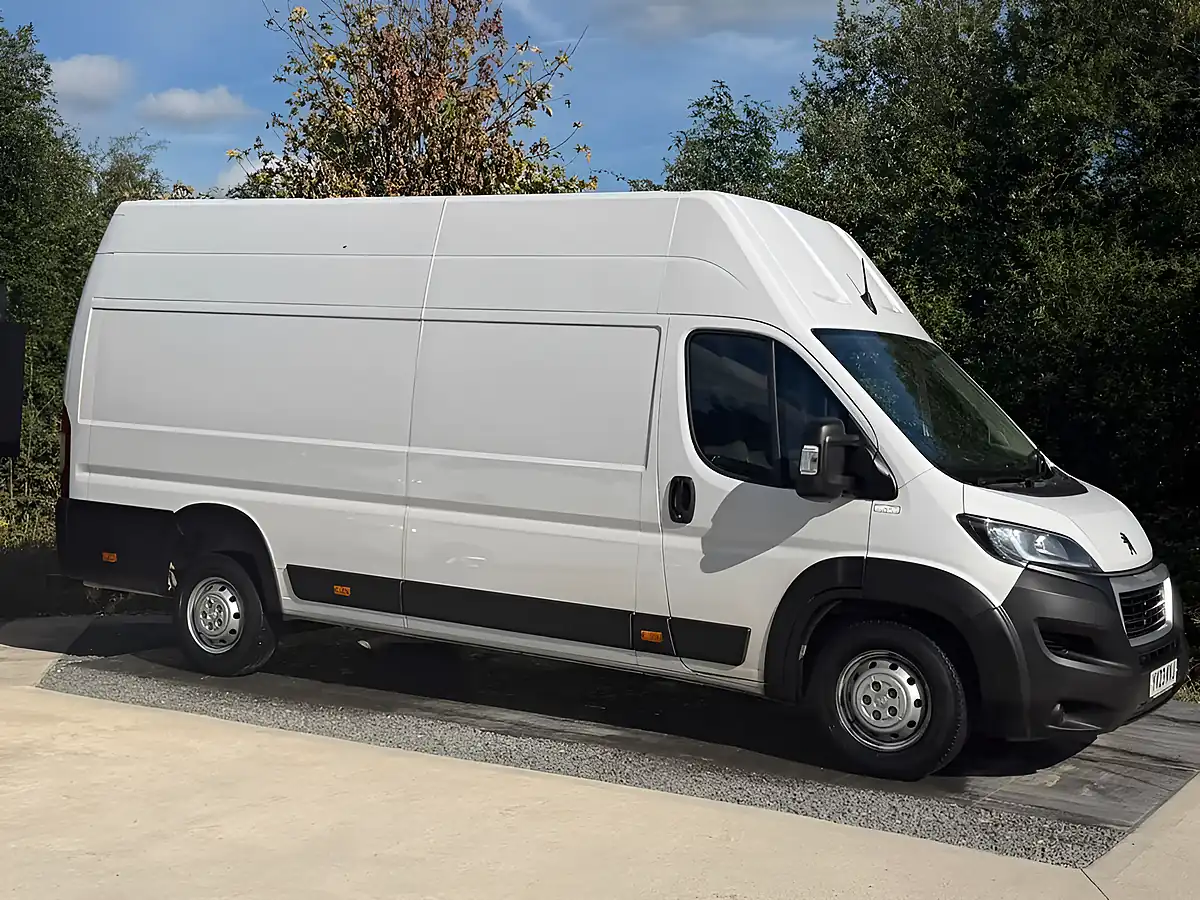Used 2023 Peugeot Boxer Professional Premium + White - Interior and Exterior details 4