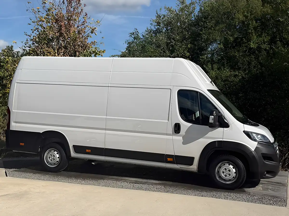 Used 2023 Peugeot Boxer Professional Premium + White - Interior and Exterior details 5