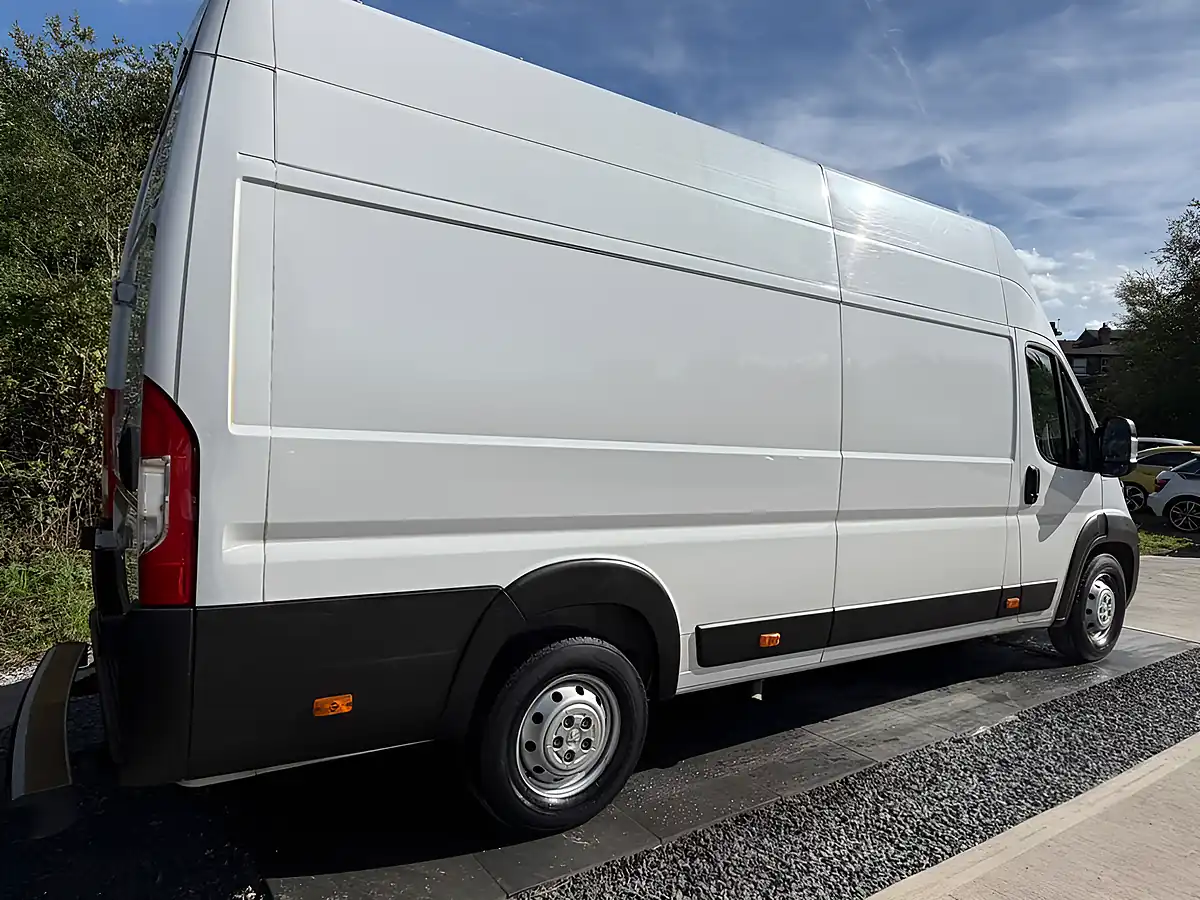 Used 2023 Peugeot Boxer Professional Premium + White - Interior and Exterior details 7