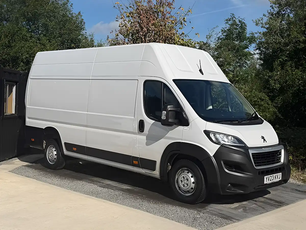 Used 2023 Peugeot Boxer Professional Premium + White - Interior and Exterior details 8