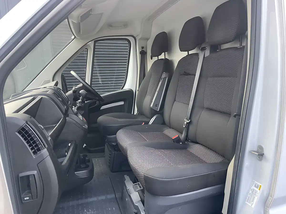 Used 2023 Peugeot Boxer Professional Premium+ White - Interior and Exterior details 11