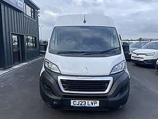 Used 2023 Peugeot Boxer Professional Premium+ White - Interior and Exterior details 3