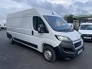 Used 2023 Peugeot Boxer Professional Premium+ White - Interior and Exterior details 4