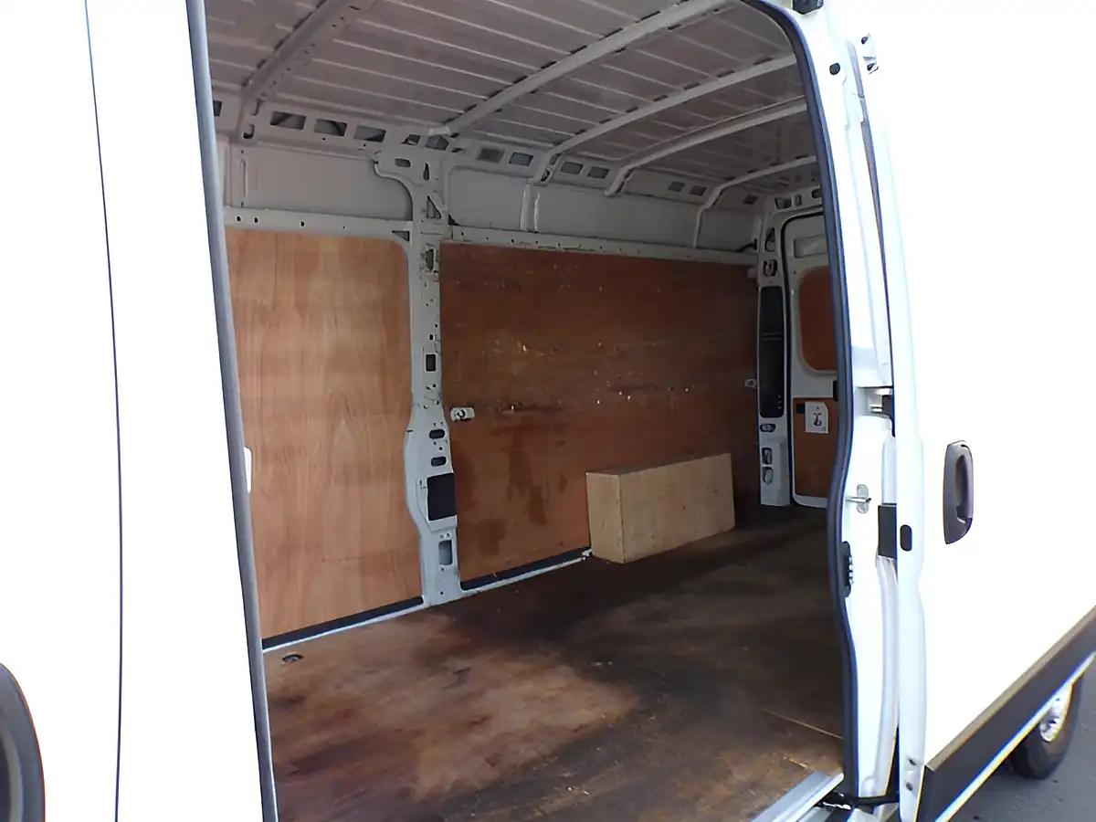 Used 2023 Peugeot Boxer Professional White - Interior and Exterior details 13