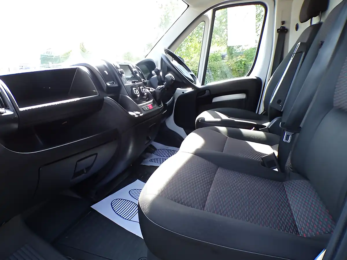 Used 2023 Peugeot Boxer Professional White - Interior and Exterior details 14