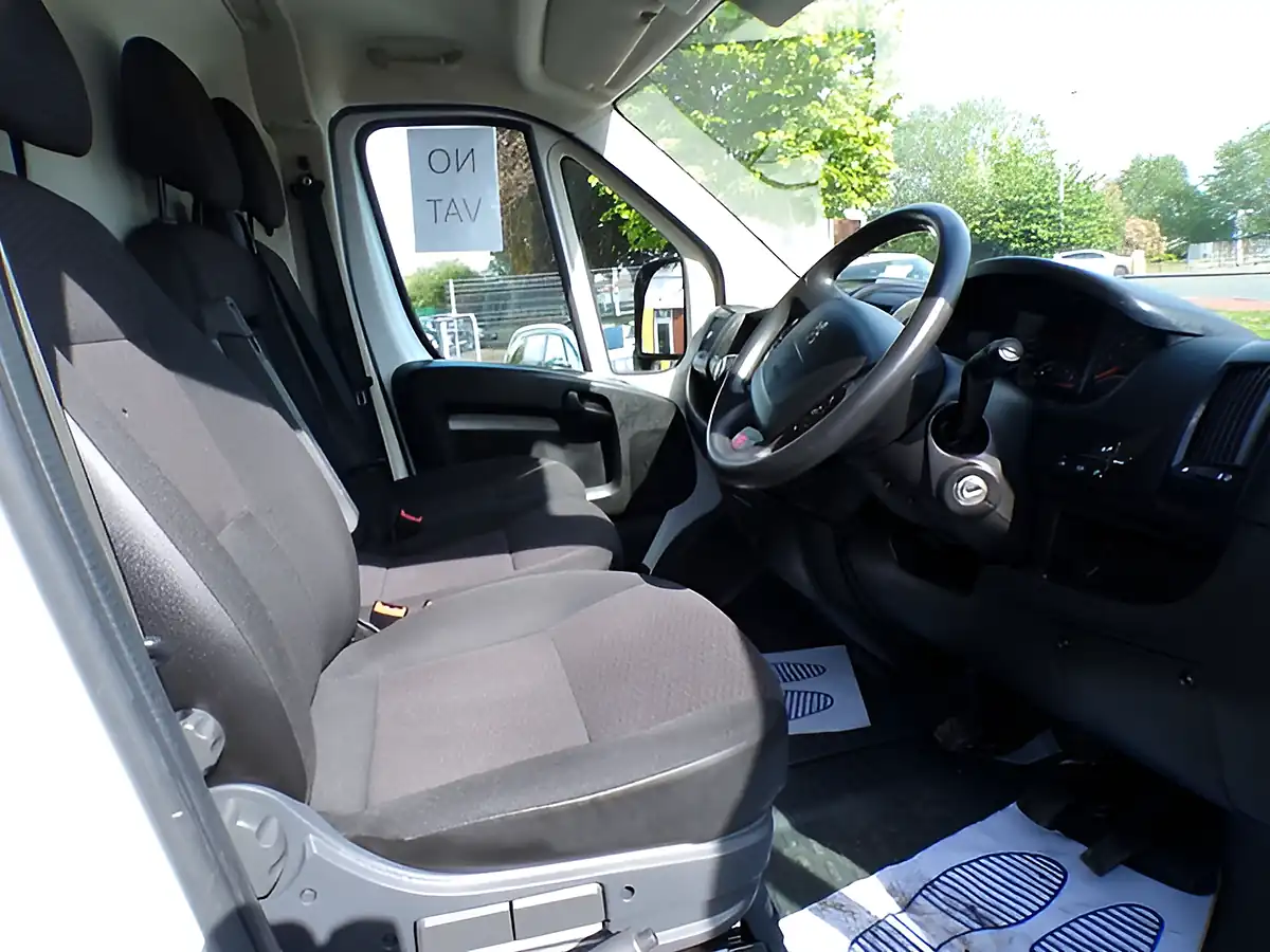 Used 2023 Peugeot Boxer Professional White - Interior and Exterior details 17