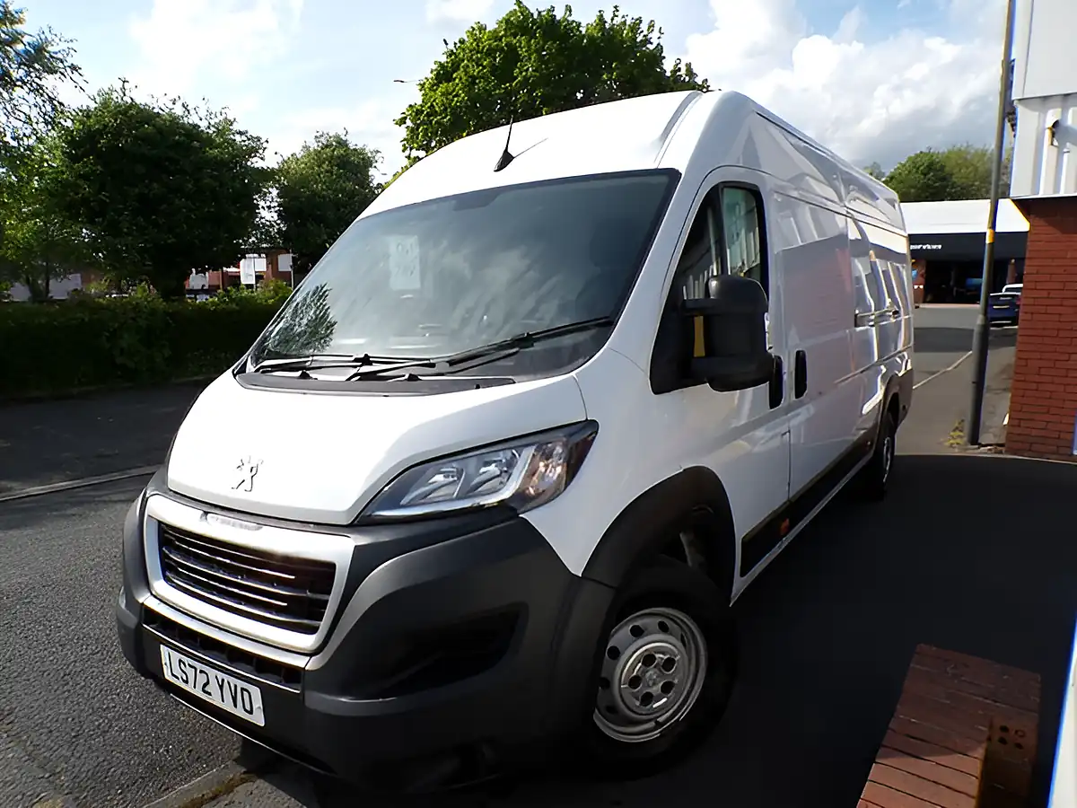 Used 2023 Peugeot Boxer Professional White - Interior and Exterior details 3