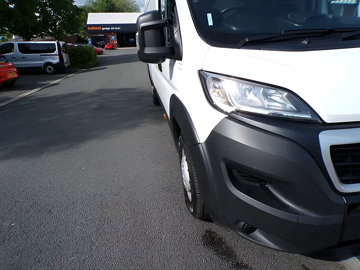Used 2023 Peugeot Boxer Professional White - Interior and Exterior details 5
