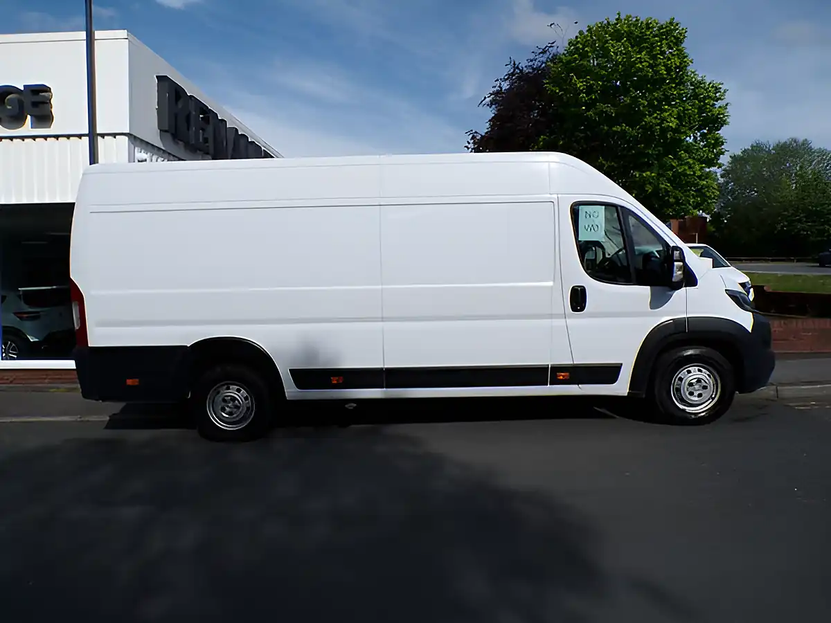 Used 2023 Peugeot Boxer Professional White - Interior and Exterior details 6