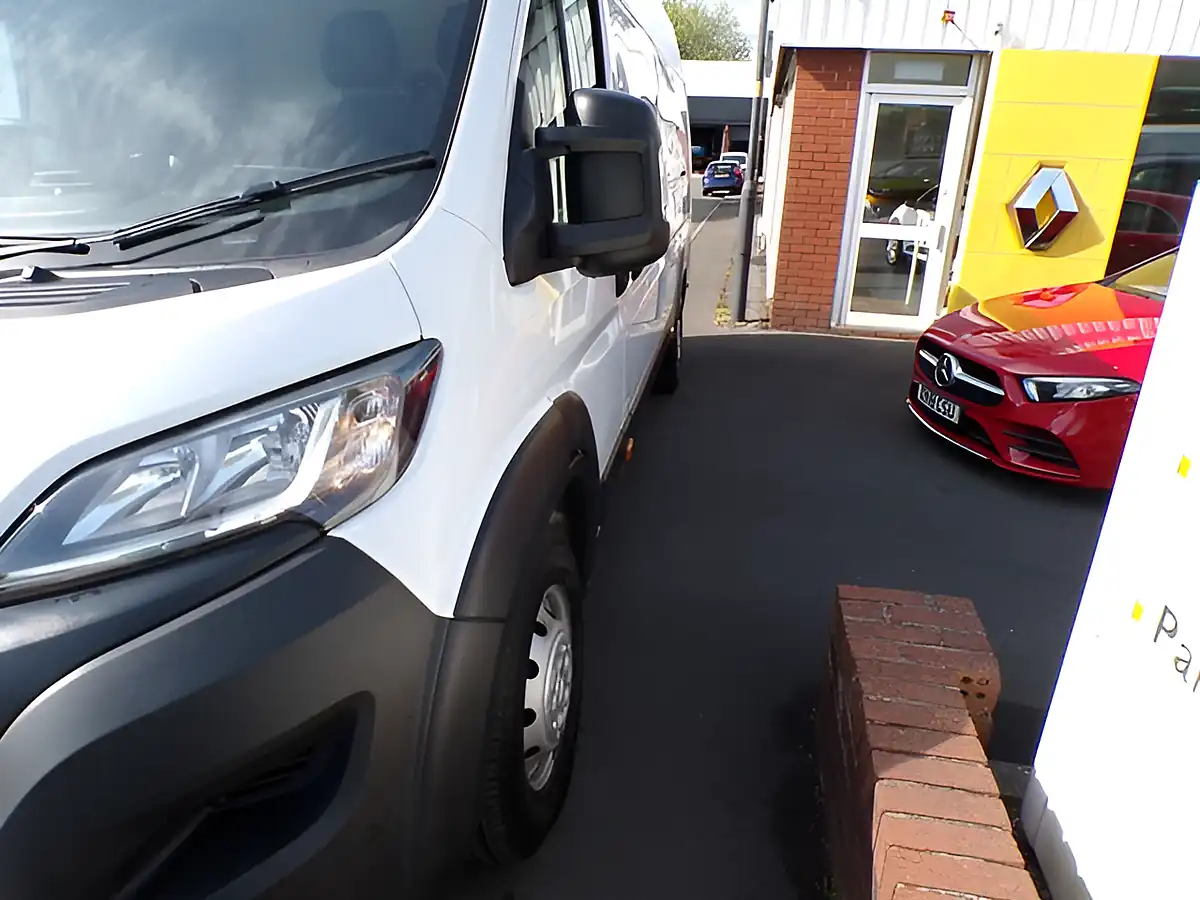 Used 2023 Peugeot Boxer Professional White - Interior and Exterior details 7