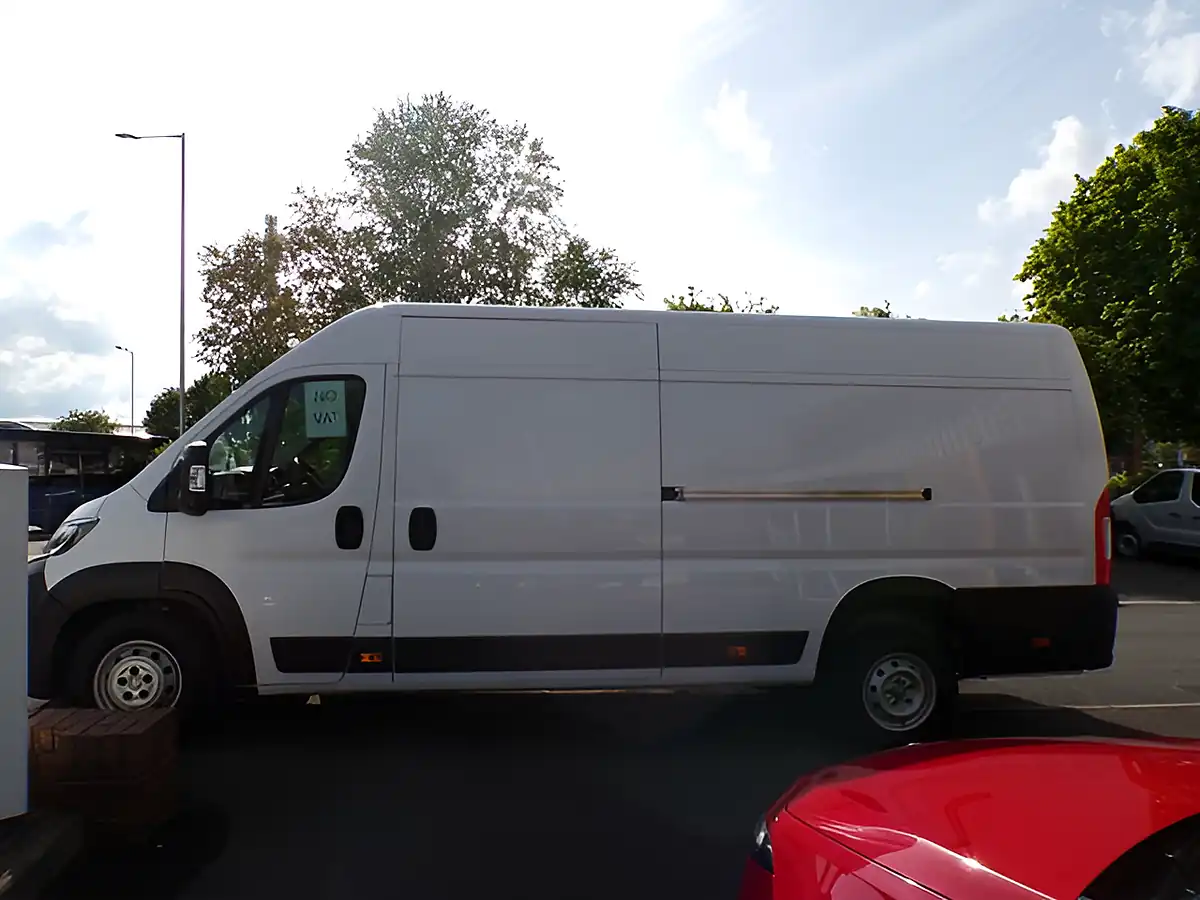 Used 2023 Peugeot Boxer Professional White - Interior and Exterior details 8