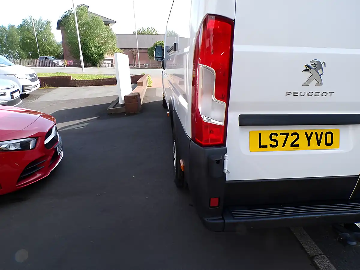 Used 2023 Peugeot Boxer Professional White - Interior and Exterior details 9
