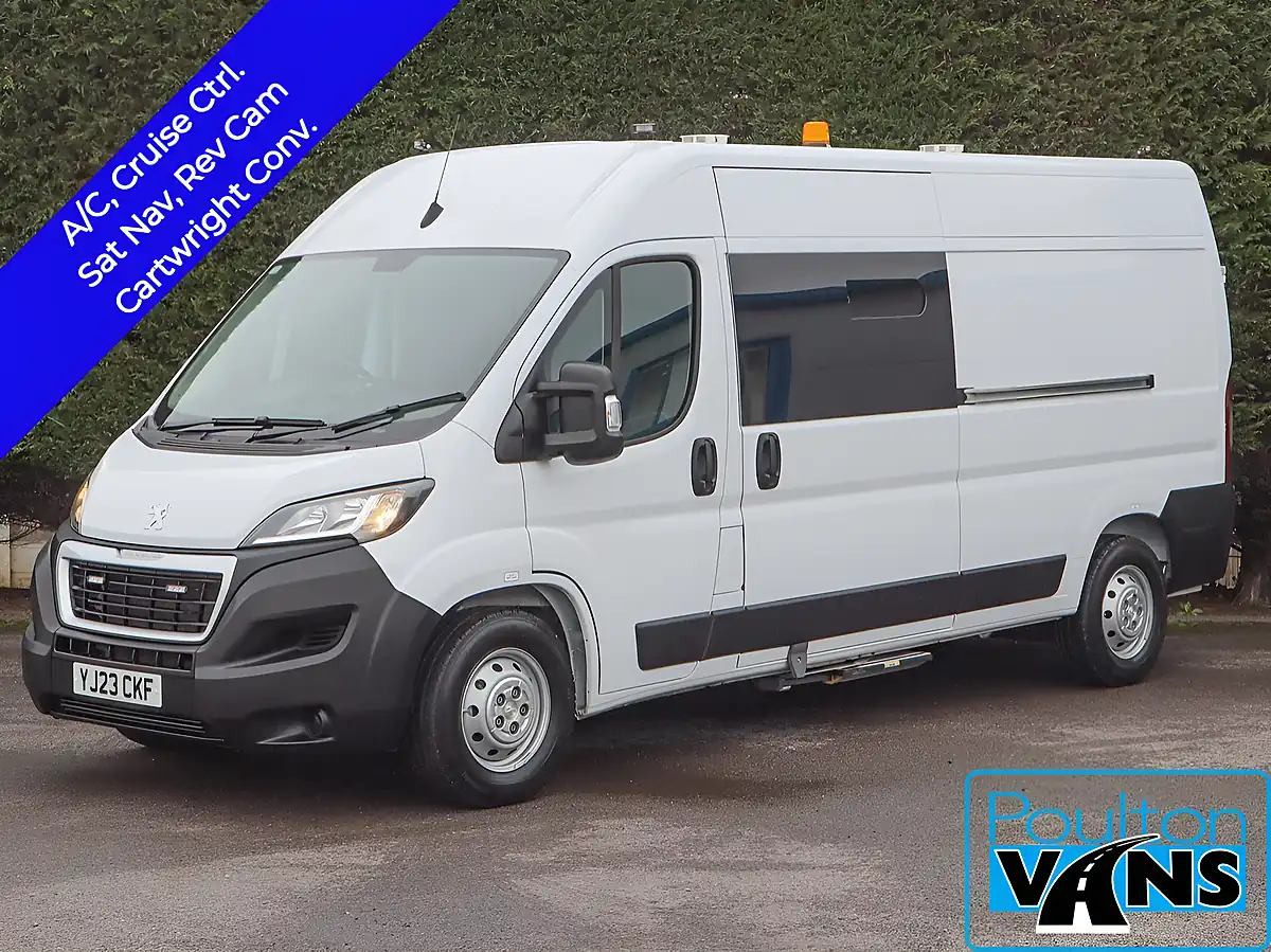 Used 2023 Peugeot Boxer Professional White - Front View