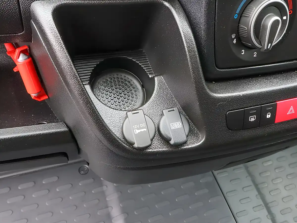 Used 2023 Peugeot Boxer Professional White - Interior and Exterior details 16