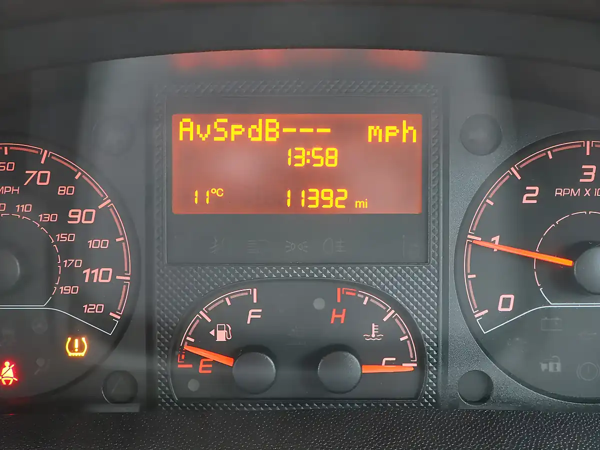 Used 2023 Peugeot Boxer Professional White - Interior and Exterior details 7