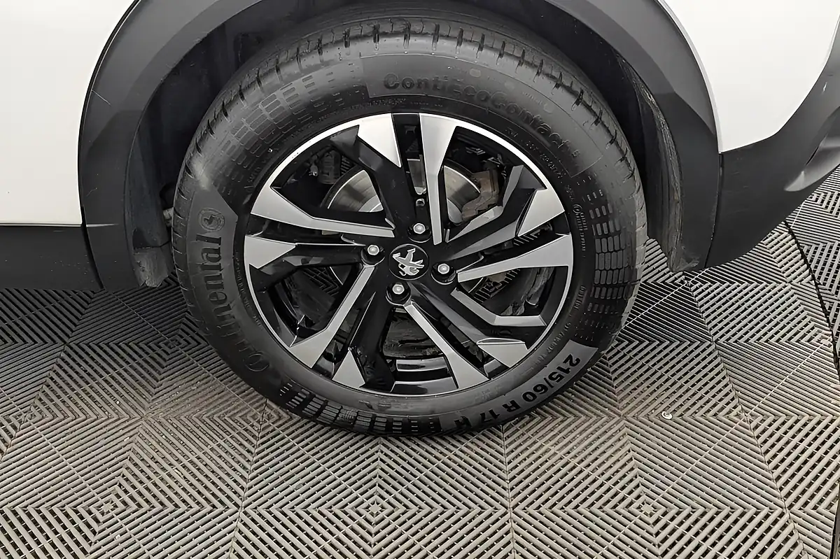 Used 2023 Peugeot E-2008 Allure Premium + Pearlescent White - Interior and Exterior details 20