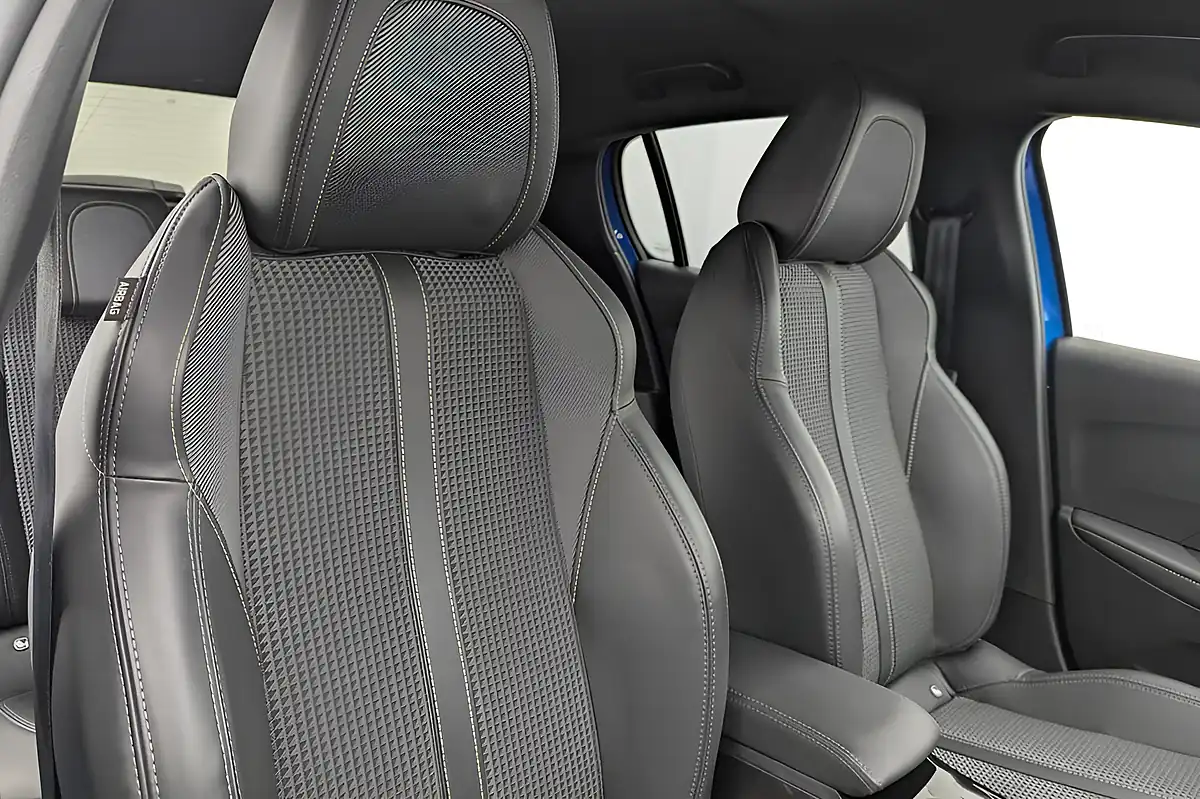 Used 2023 Peugeot E-208 GT Blue - Interior and Exterior details 10