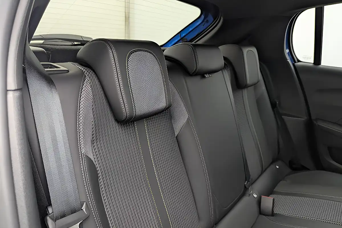 Used 2023 Peugeot E-208 GT Blue - Interior and Exterior details 11