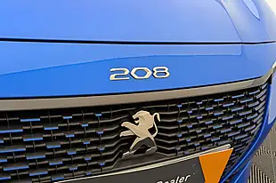 Used 2023 Peugeot E-208 GT Blue - Interior and Exterior details 17