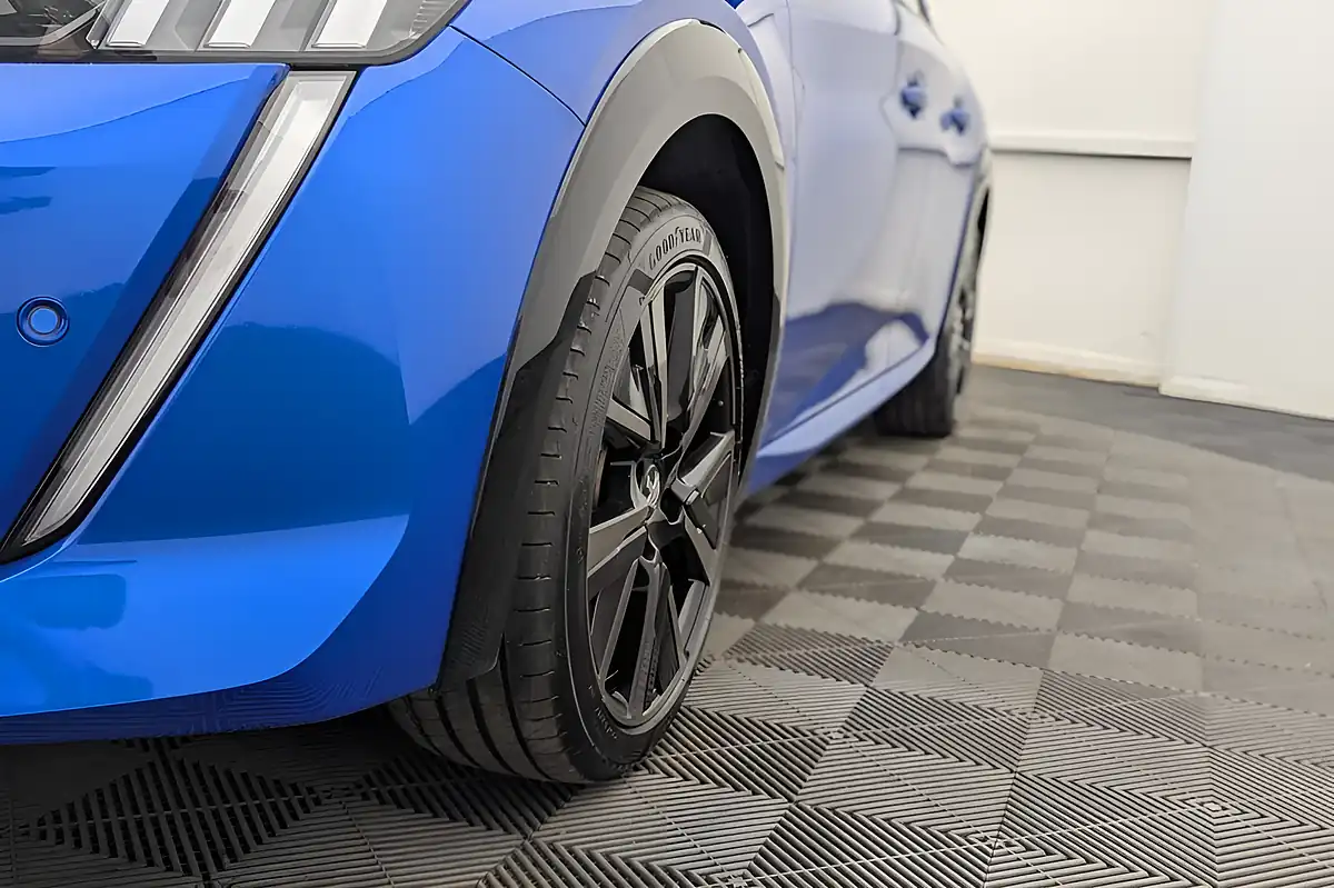 Used 2023 Peugeot E-208 GT Blue - Interior and Exterior details 18