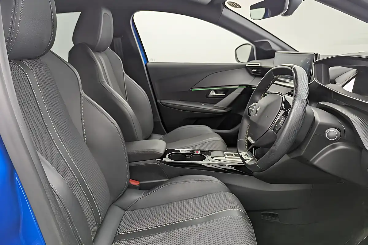 Used 2023 Peugeot E-208 GT Blue - Interior and Exterior details 3
