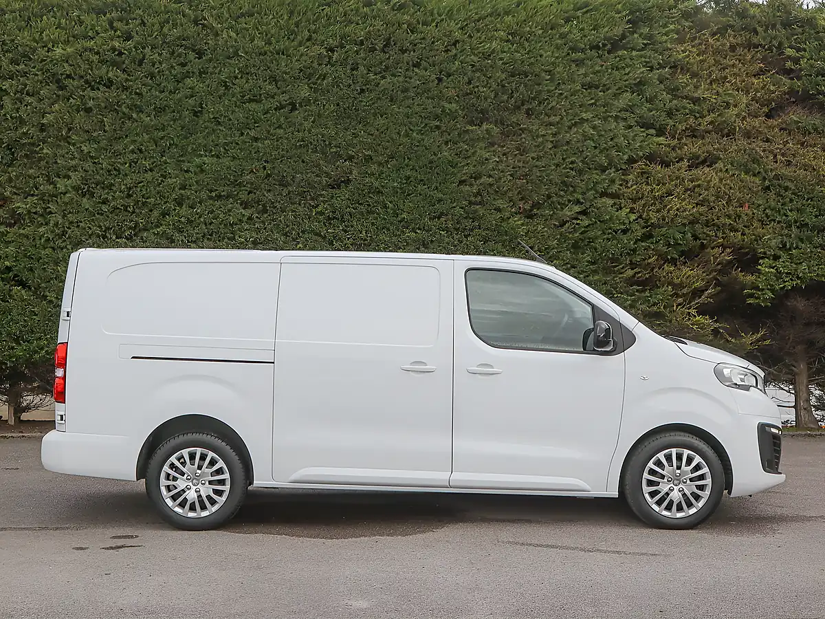 Used 2023 Peugeot Expert 1000 Asphalt Premium + White - Interior and Exterior details 5