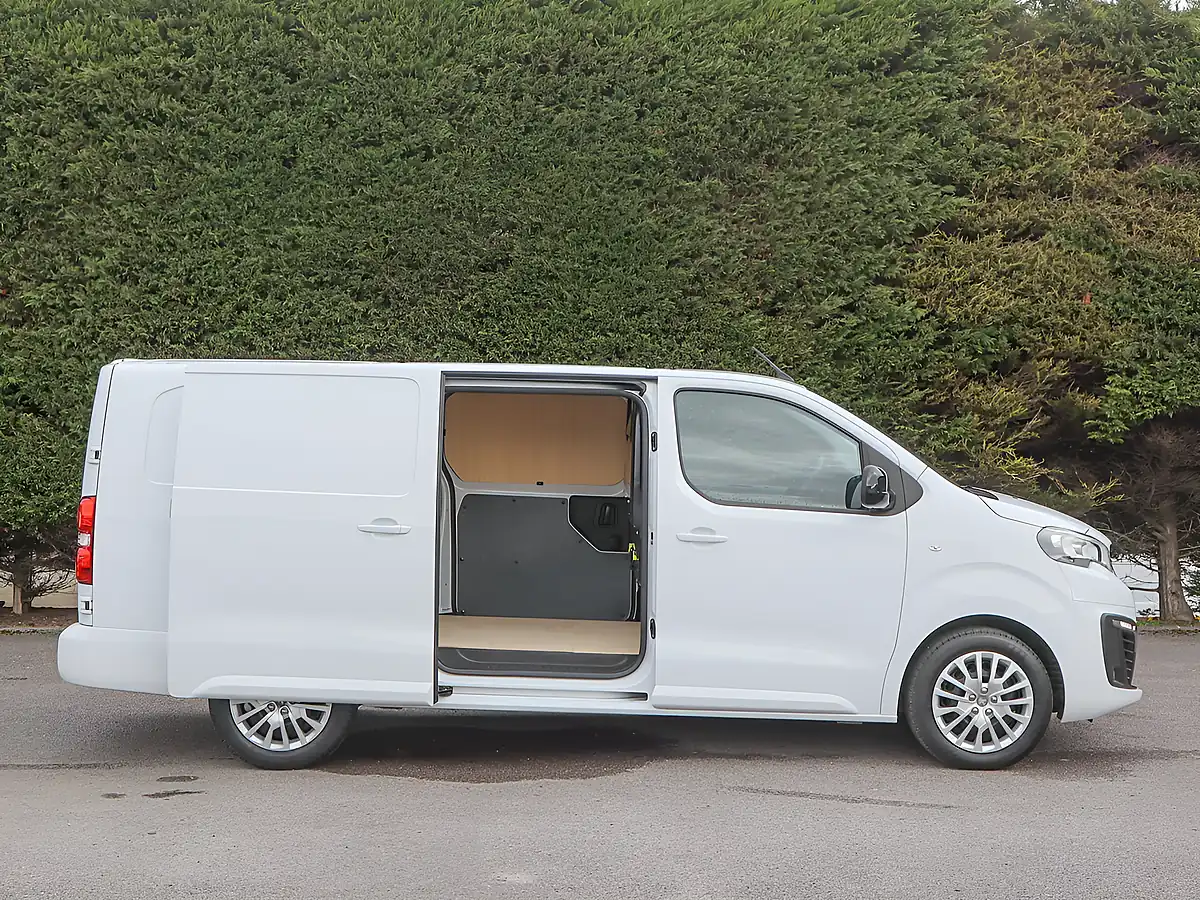 Used 2023 Peugeot Expert 1000 Asphalt Premium + White - Interior and Exterior details 6
