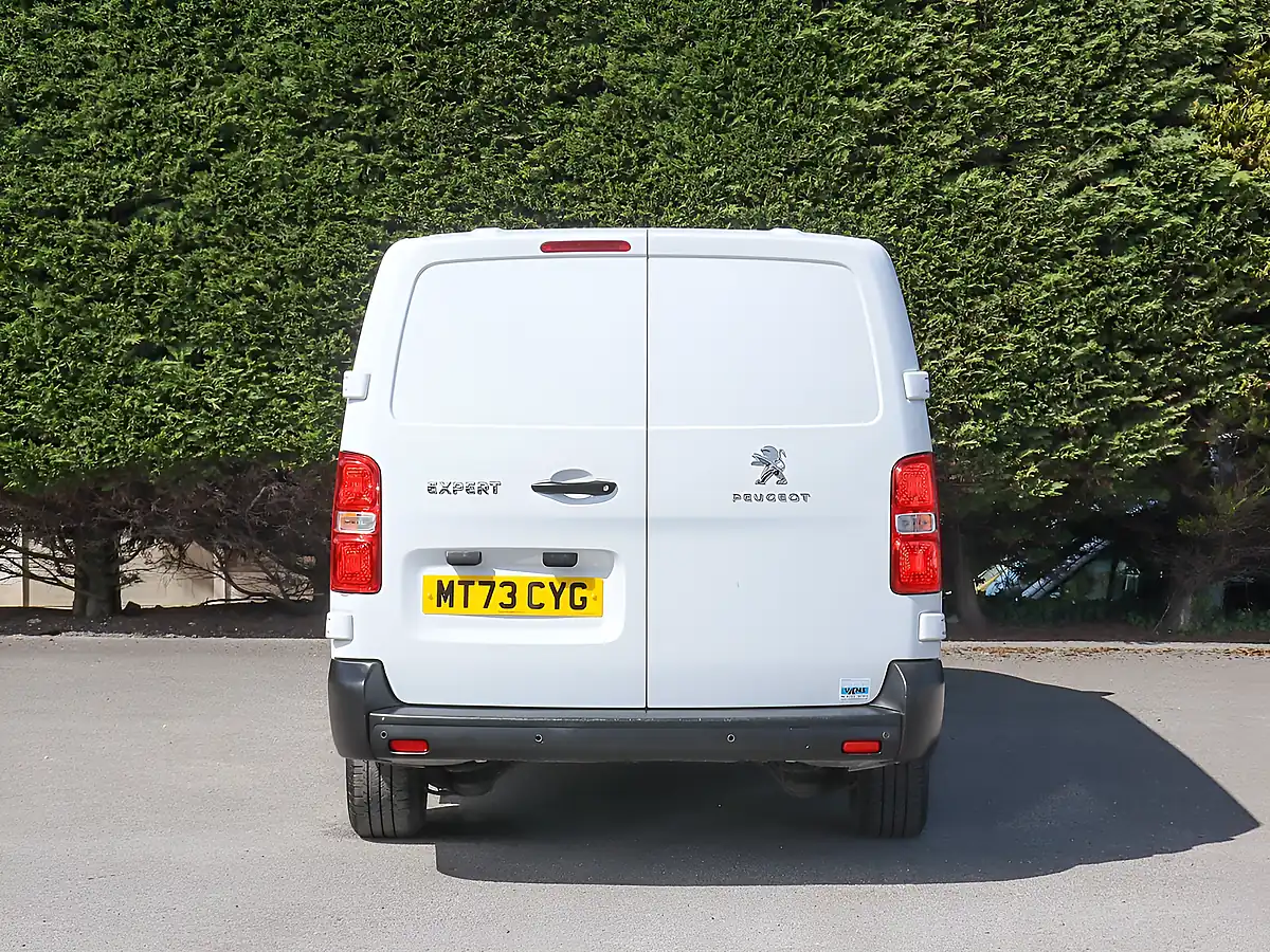Used 2023 Peugeot Expert 1200 Professional Premium+ White - Interior and Exterior details 10