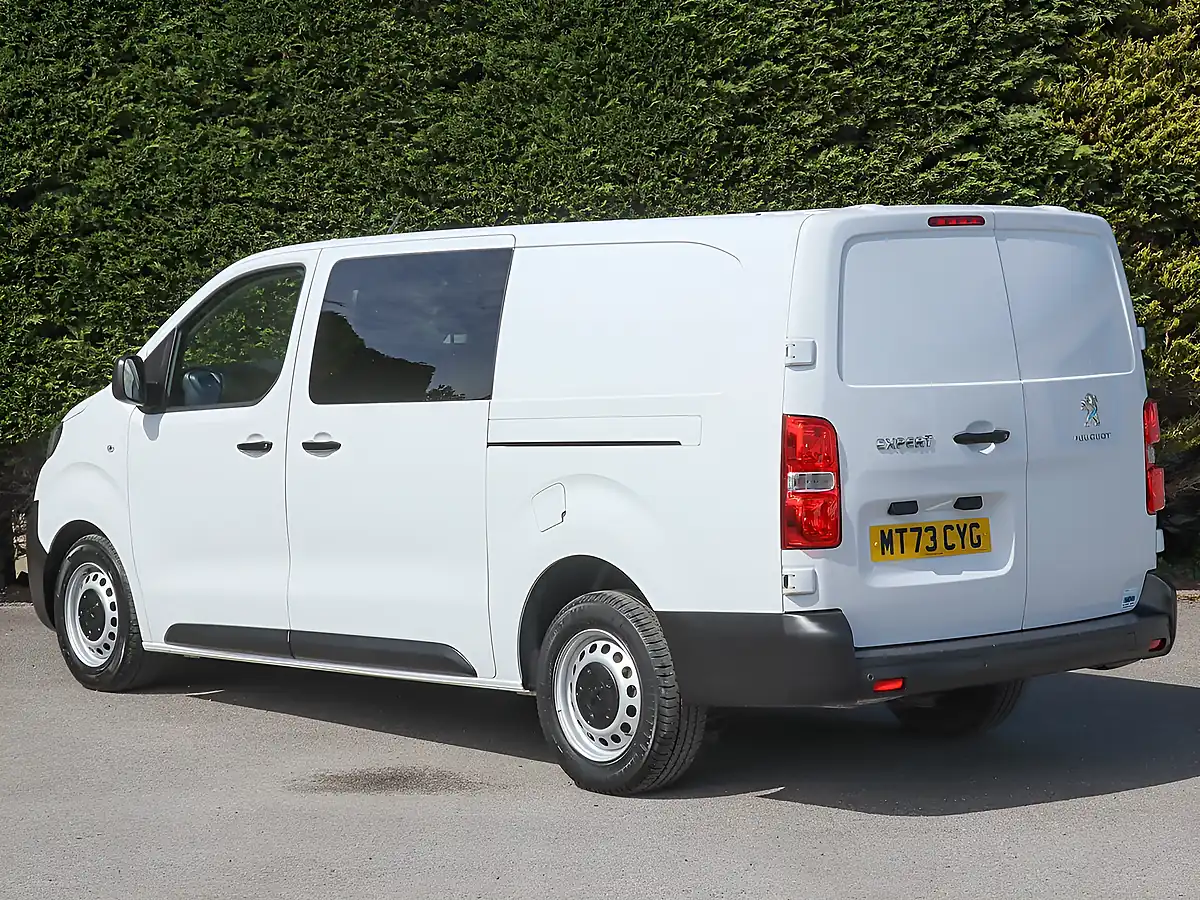 Used 2023 Peugeot Expert 1200 Professional Premium+ White - Interior and Exterior details 13