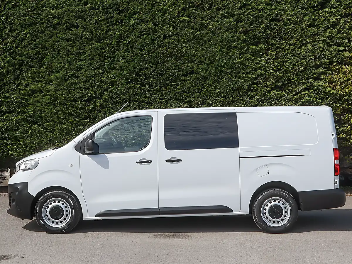 Used 2023 Peugeot Expert 1200 Professional Premium+ White - Interior and Exterior details 14