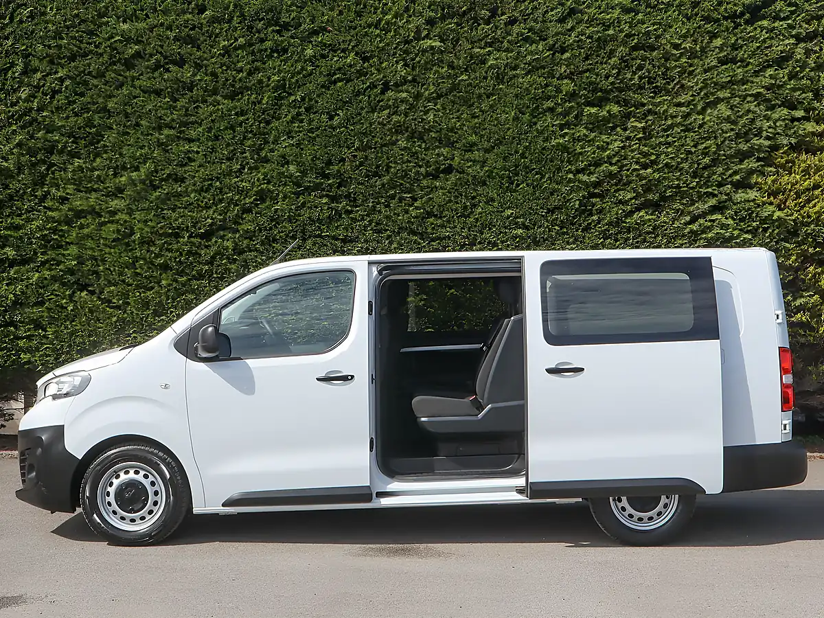 Used 2023 Peugeot Expert 1200 Professional Premium+ White - Interior and Exterior details 15