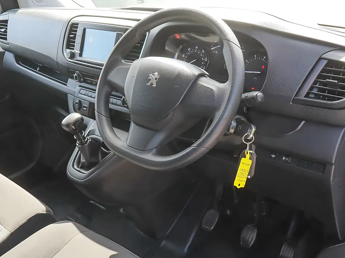 Used 2023 Peugeot Expert 1200 Professional Premium+ White - Interior and Exterior details 20