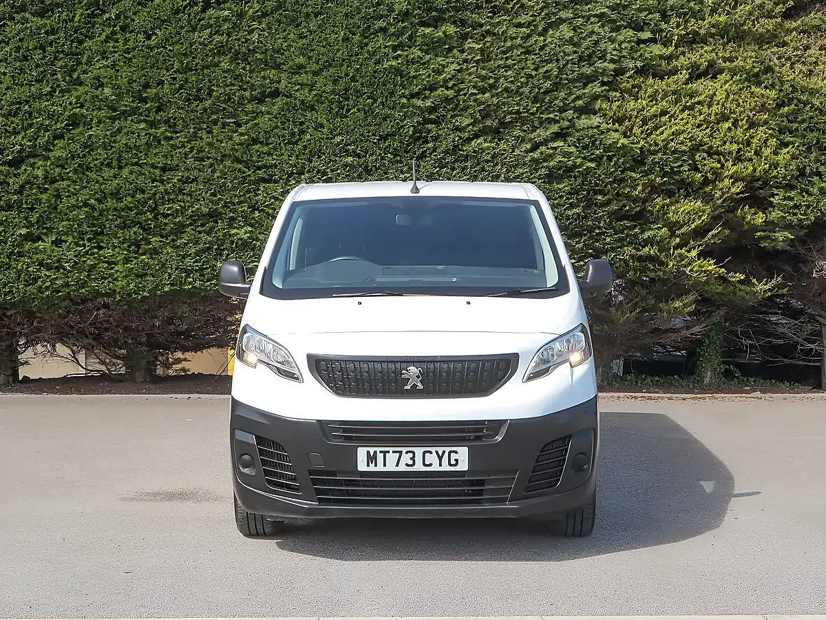 Used 2023 Peugeot Expert 1200 Professional Premium+ White - Interior and Exterior details 3