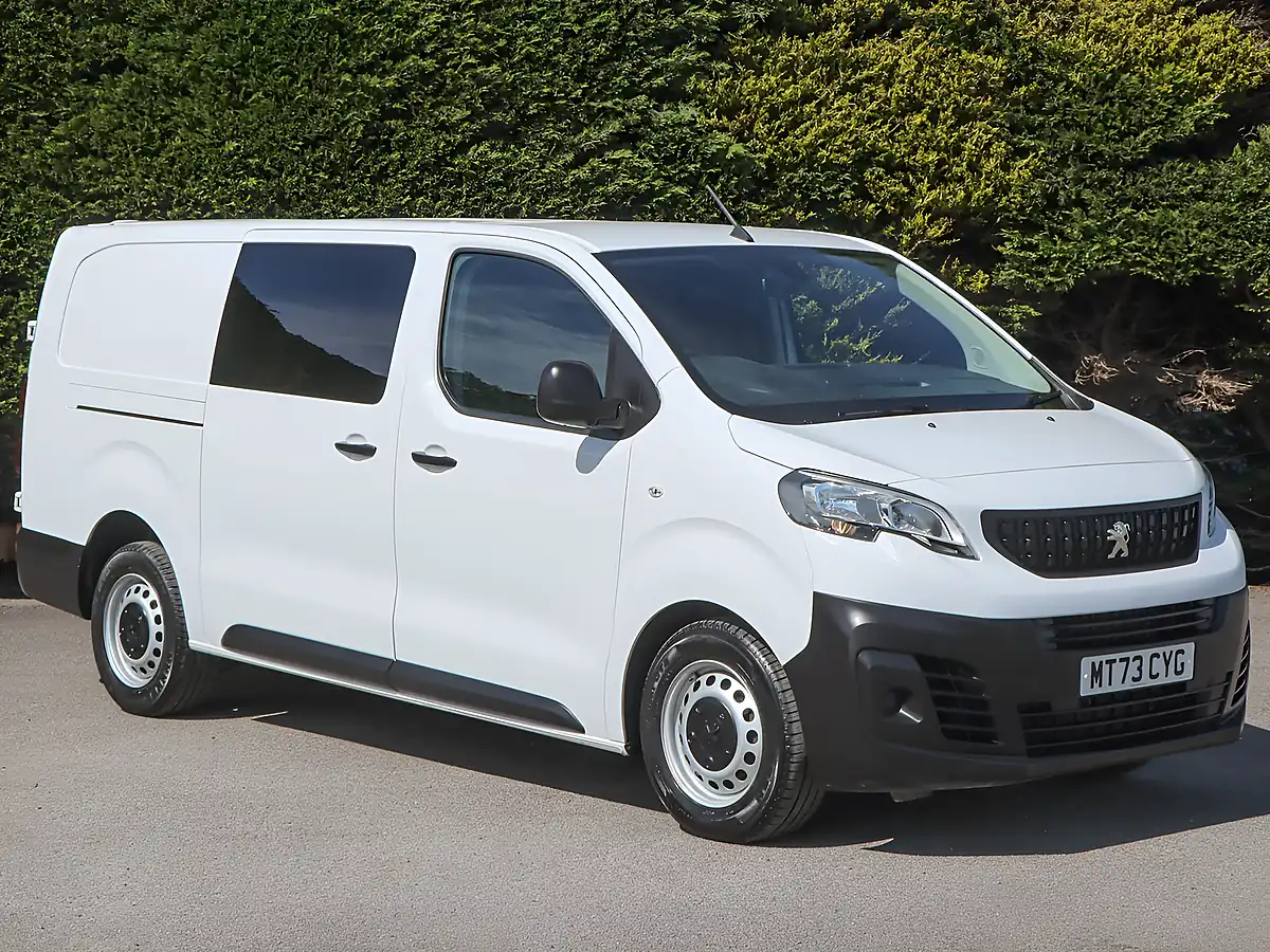Used 2023 Peugeot Expert 1200 Professional Premium+ White - Interior and Exterior details 4