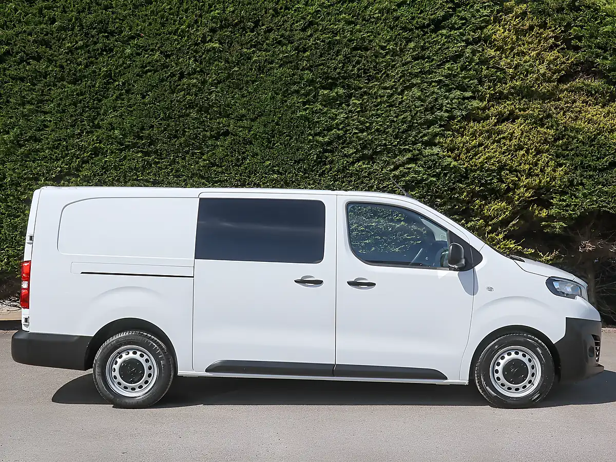 Used 2023 Peugeot Expert 1200 Professional Premium+ White - Interior and Exterior details 5