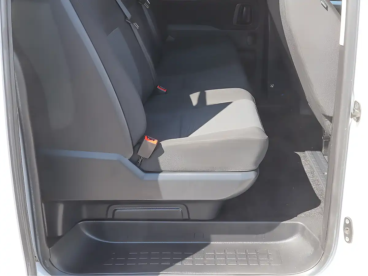 Used 2023 Peugeot Expert 1200 Professional Premium+ White - Interior and Exterior details 7