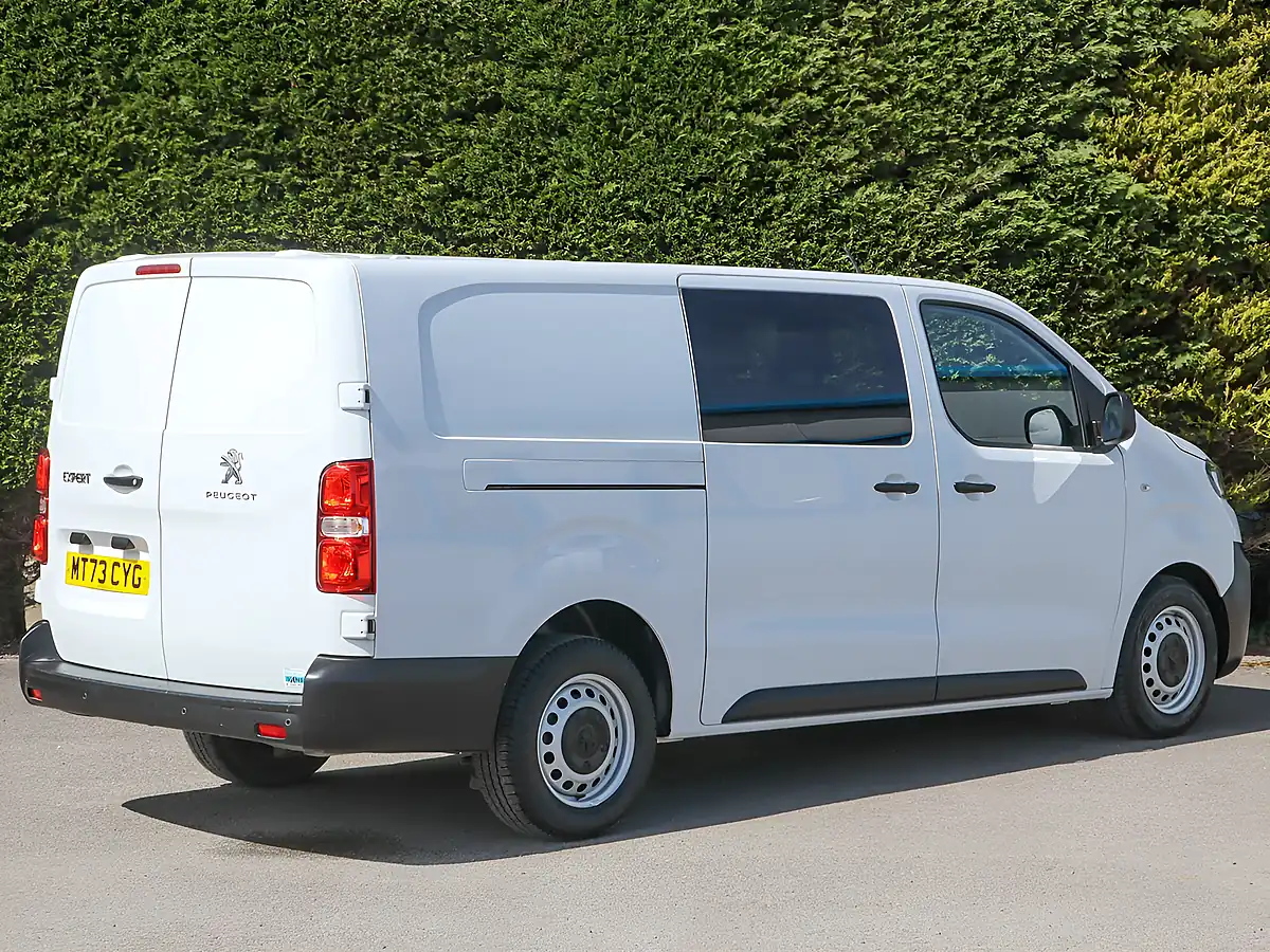 Used 2023 Peugeot Expert 1200 Professional Premium+ White - Interior and Exterior details 8