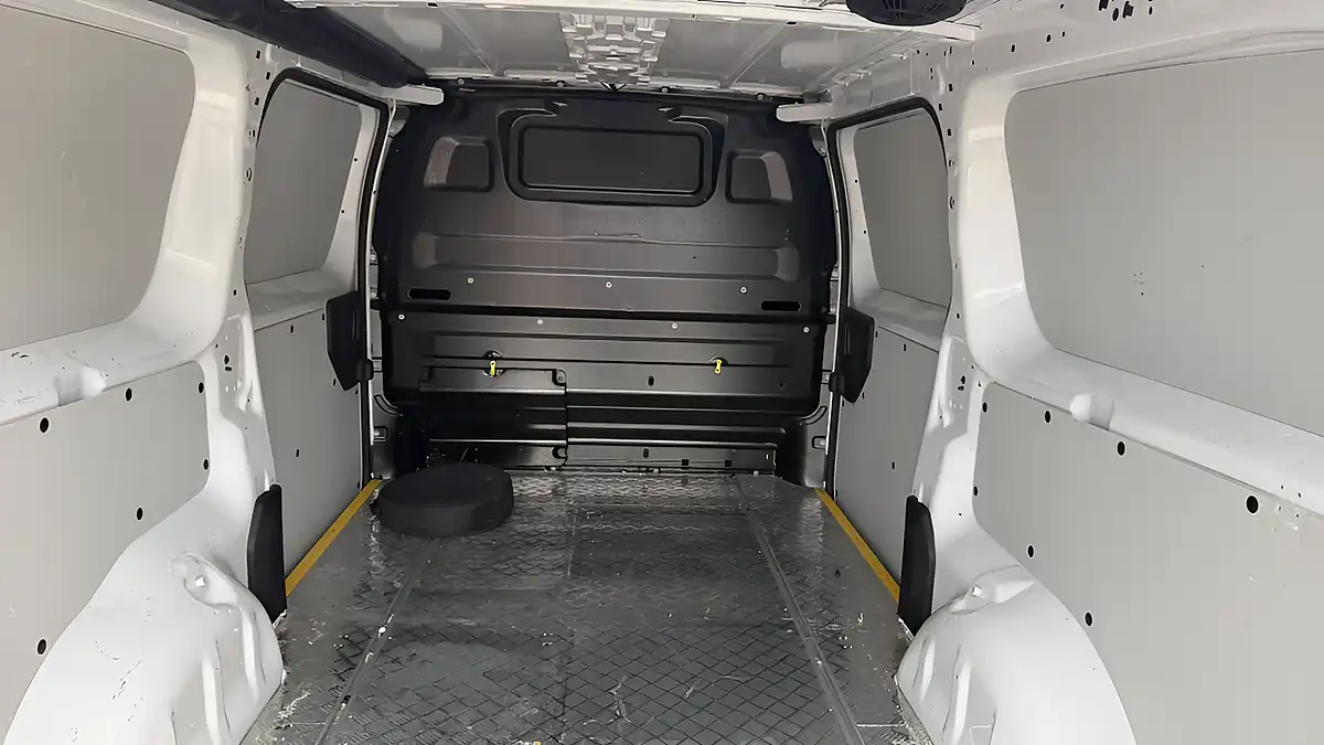 Used 2023 Peugeot Expert Asphalt Premium Plus L2 White - Interior and Exterior details 12