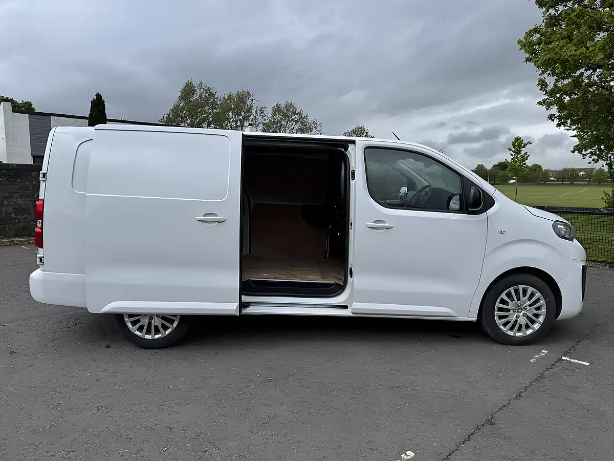 Used 2023 Peugeot Expert Asphalt Premium White - Interior and Exterior details 16