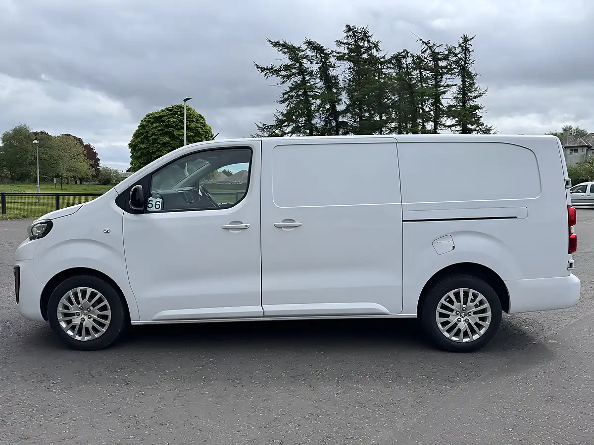 Used 2023 Peugeot Expert Asphalt Premium White - Interior and Exterior details 4