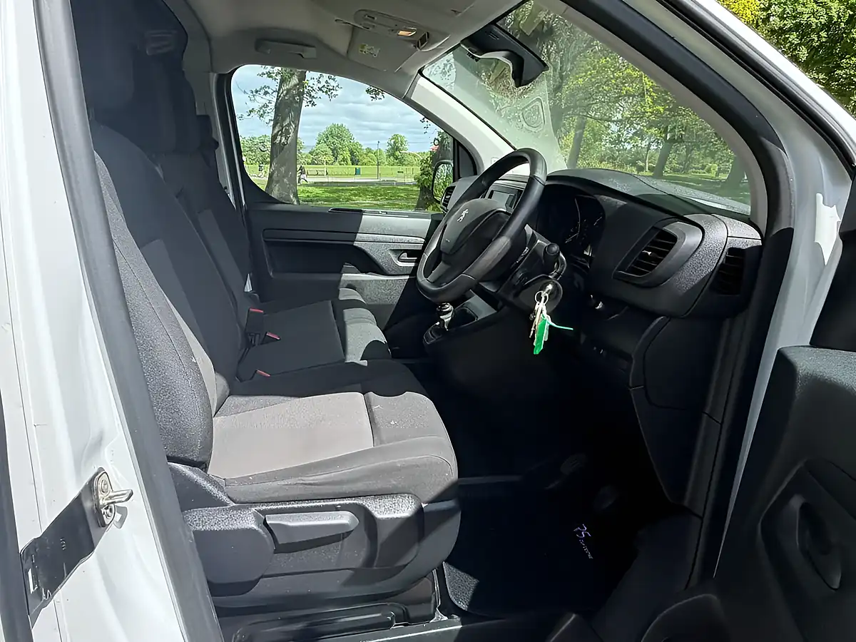 Used 2023 Peugeot Expert Asphalt Premium White - Interior and Exterior details 10