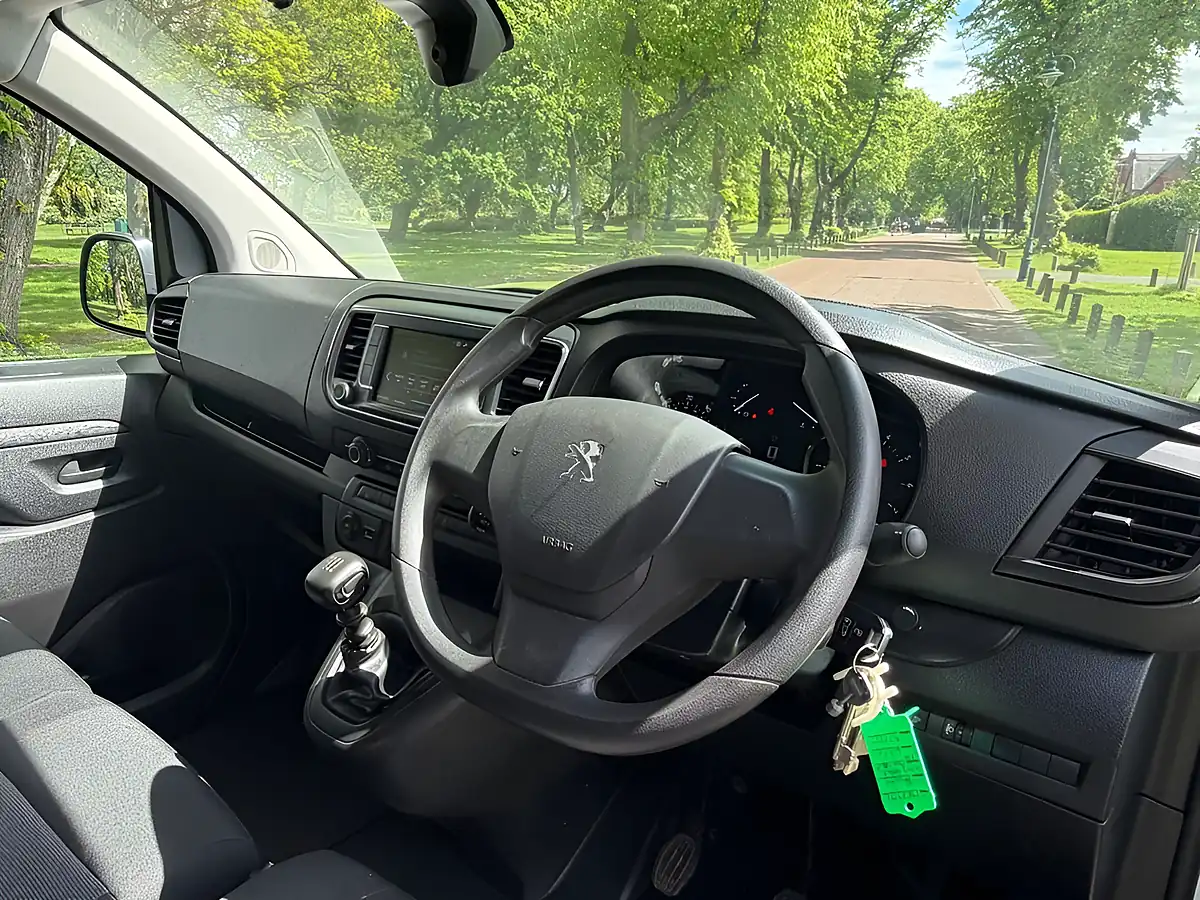 Used 2023 Peugeot Expert Asphalt Premium White - Interior and Exterior details 12