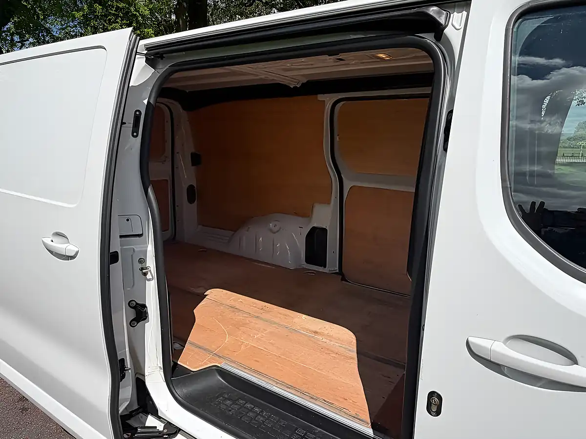 Used 2023 Peugeot Expert Asphalt Premium White - Interior and Exterior details 13