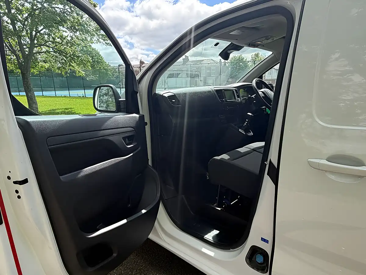 Used 2023 Peugeot Expert Asphalt Premium White - Interior and Exterior details 16