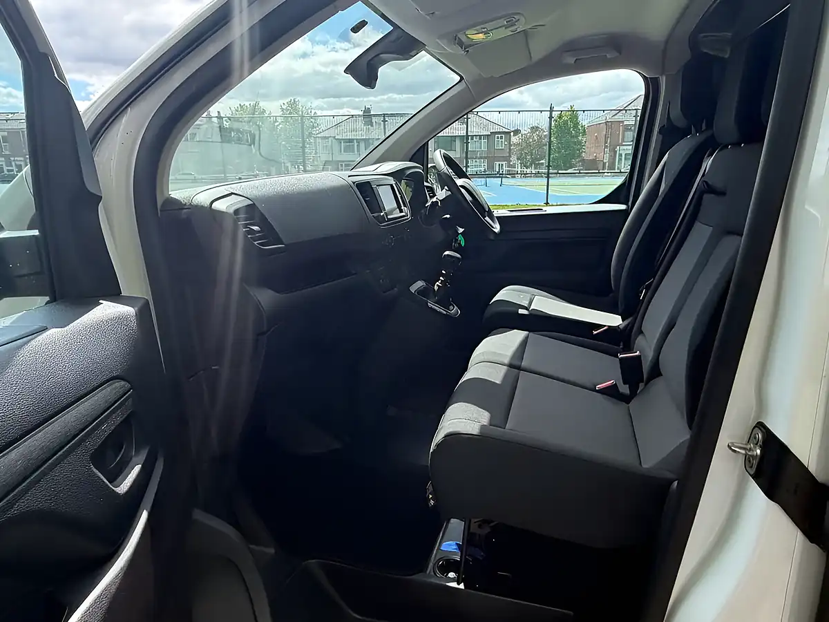 Used 2023 Peugeot Expert Asphalt Premium White - Interior and Exterior details 17