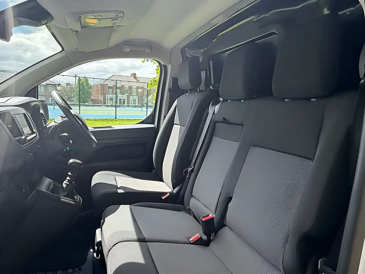 Used 2023 Peugeot Expert Asphalt Premium White - Interior and Exterior details 18