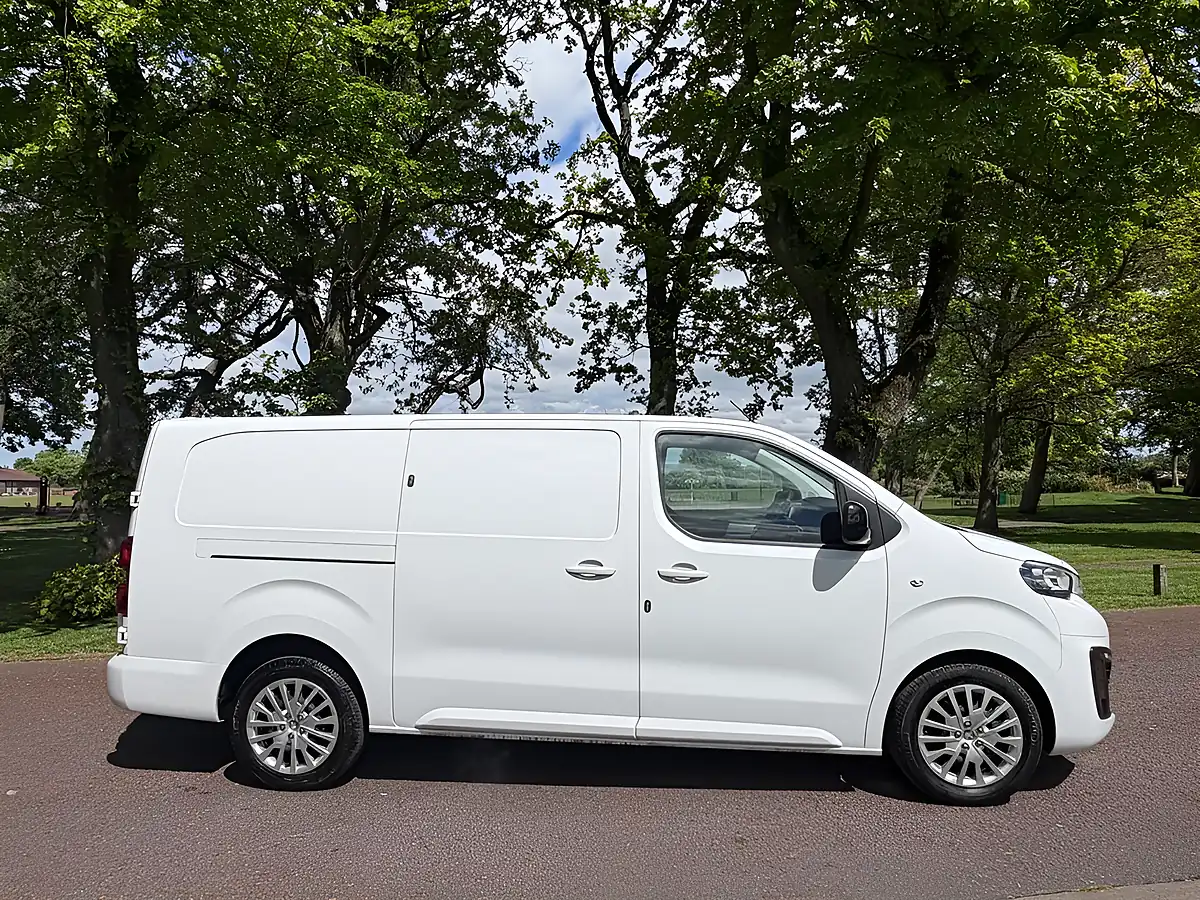 Used 2023 Peugeot Expert Asphalt Premium White - Interior and Exterior details 2